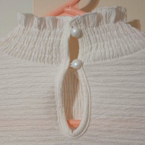 EUC ~ White DAZY Ruffle Neck Flounce Sleeve Blouse from Shein (Size: 1XL) - Picture 2 of 3